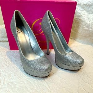 My Delicious - Jones, Silver Glitter Platform 5” Heels, Size 8 1/2 LIKE NEW, $20